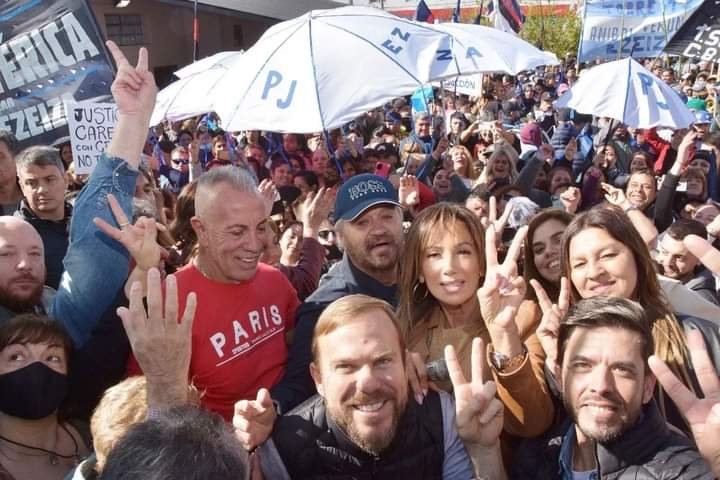 El peronismo de Ezeiza se reunió en el PJ local y se manifestó a favor de CFK