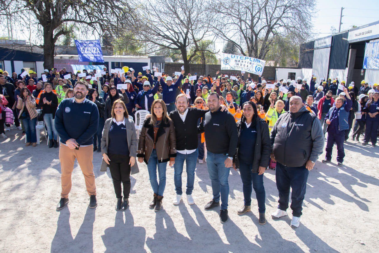 Dulce y Gastón Granados participaron de la entrega de credenciales de la obra social UTEPLIM a los titulares del programa Potenciar Trabajo