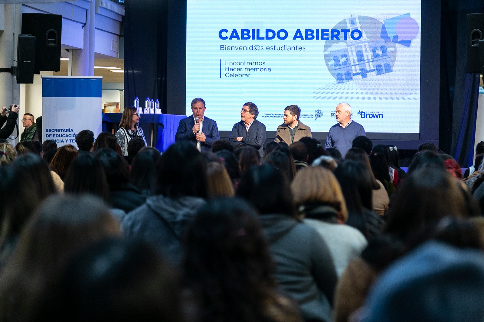 Más de 500 futuros docentes participaron de un Cabildo Abierto de la Educación realizado en Brown