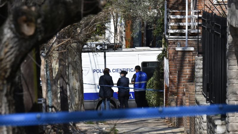 Vicente López: hallan muertos a un abogado jubilado y a su esposa dentro de un auto