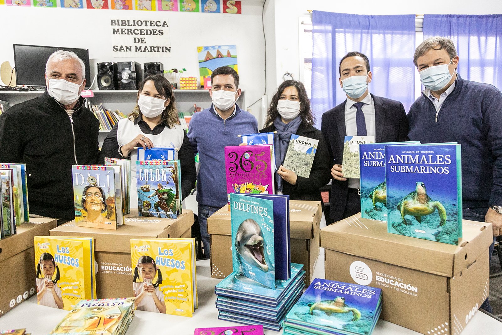 Cascallares y Fabiani recorrieron un jardín recién ampliado y entregaron libros