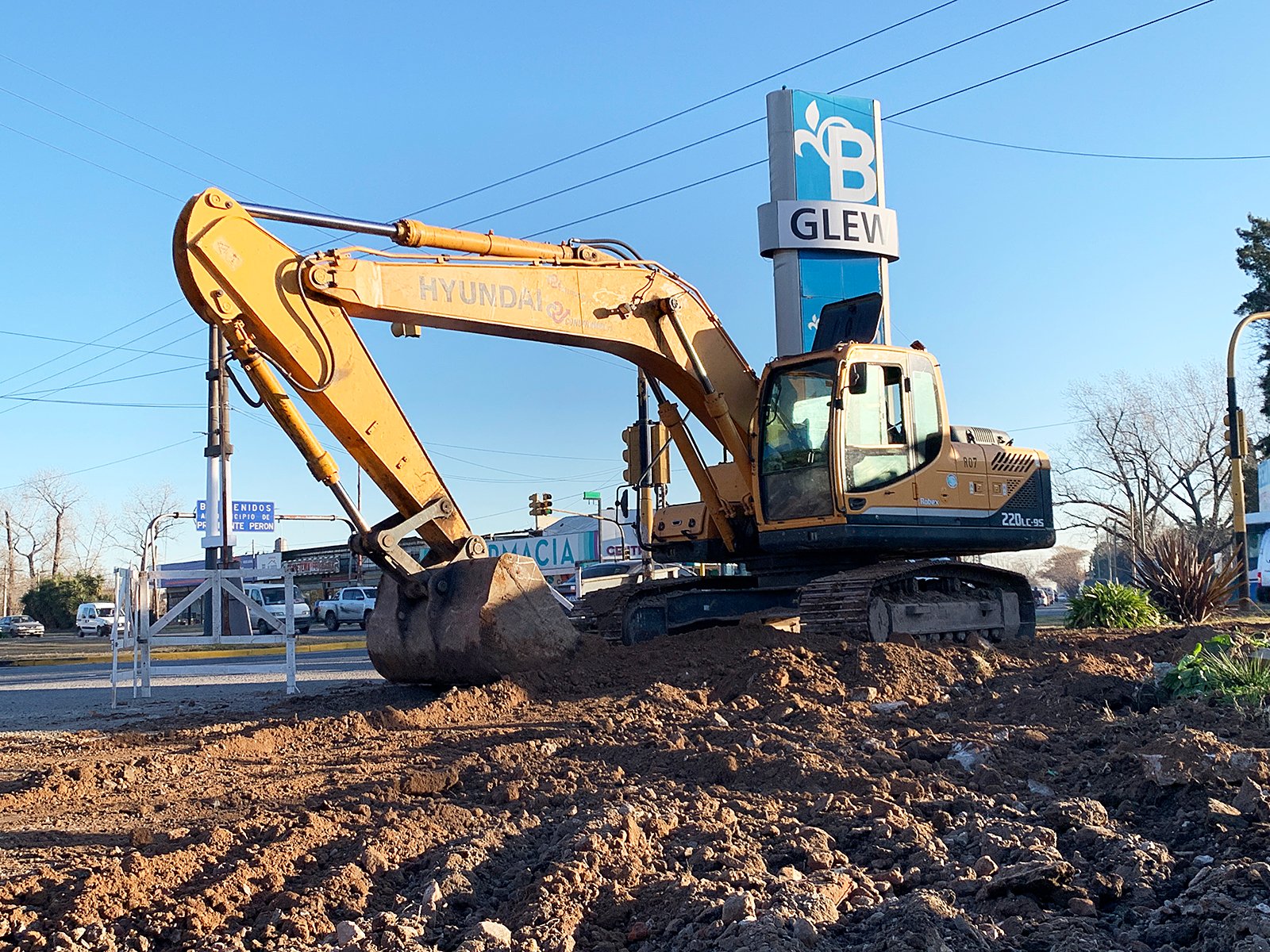 Comenzó la histórica obra de pavimentación de la avenida Capitán Olivera en Glew