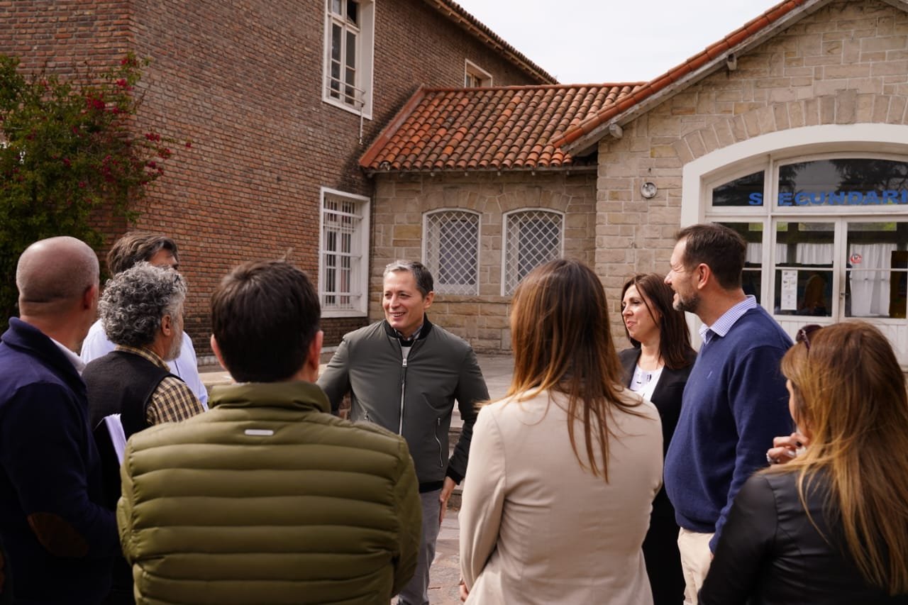 Fernando Gray recorrió las obras del Hogar Escuela Evita