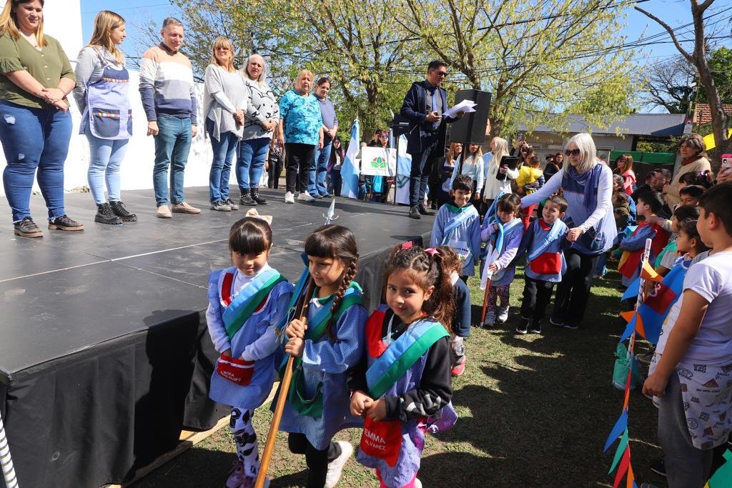 Fernando Gray fue parte de los festejos por el 25° aniversario del Jardín N°919