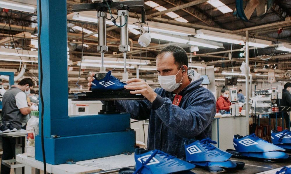 Cerca de 100 trabajadores de la empresa Dass recuperaron su fuente laboral tras el accionar sindical del gremio del calzado