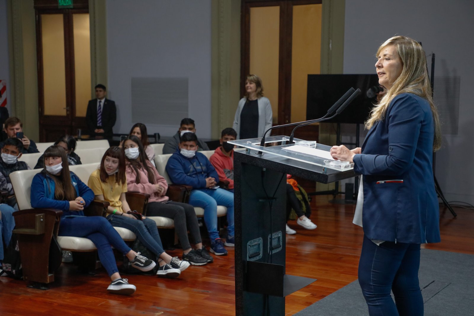 Cerruti contestó preguntas de estudiantes de Berazategui que realizaron una visita a la Casa Rosada