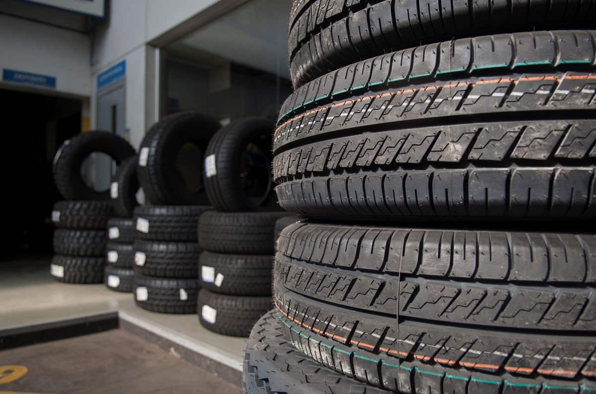 El Gobierno habilitará importaciones de neumáticos sino se resuelve el conflicto sindical