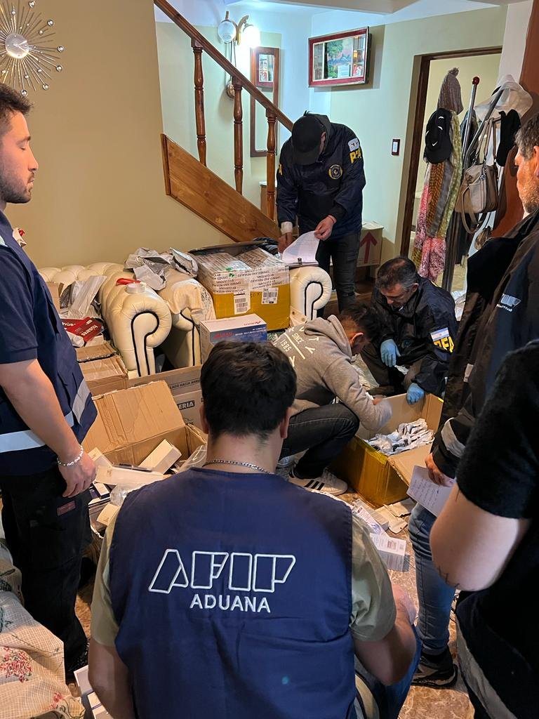 Vendían artículos de contrabando en Mercado Libre: millonario allanamiento de la Aduana