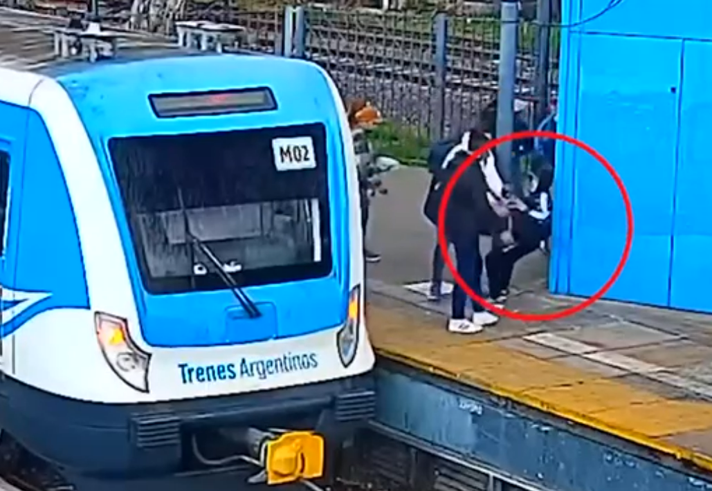 Menor robó celular, fue visto por Comando Trenes Seguros y terminó retenido