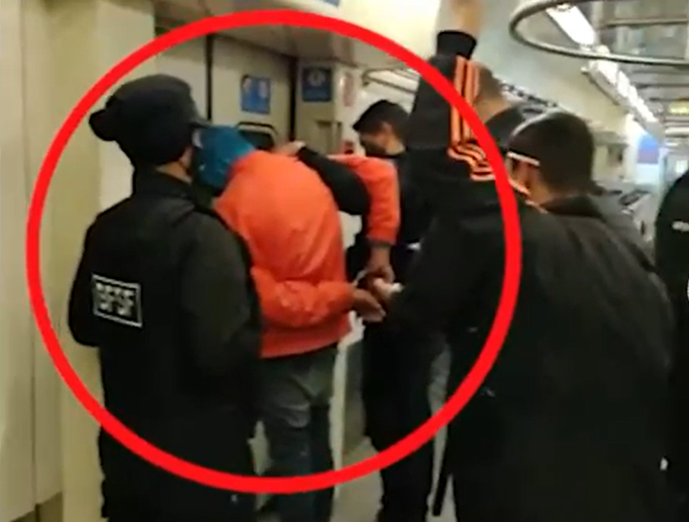 Iba armado a bordo del tren, pero fue detectado