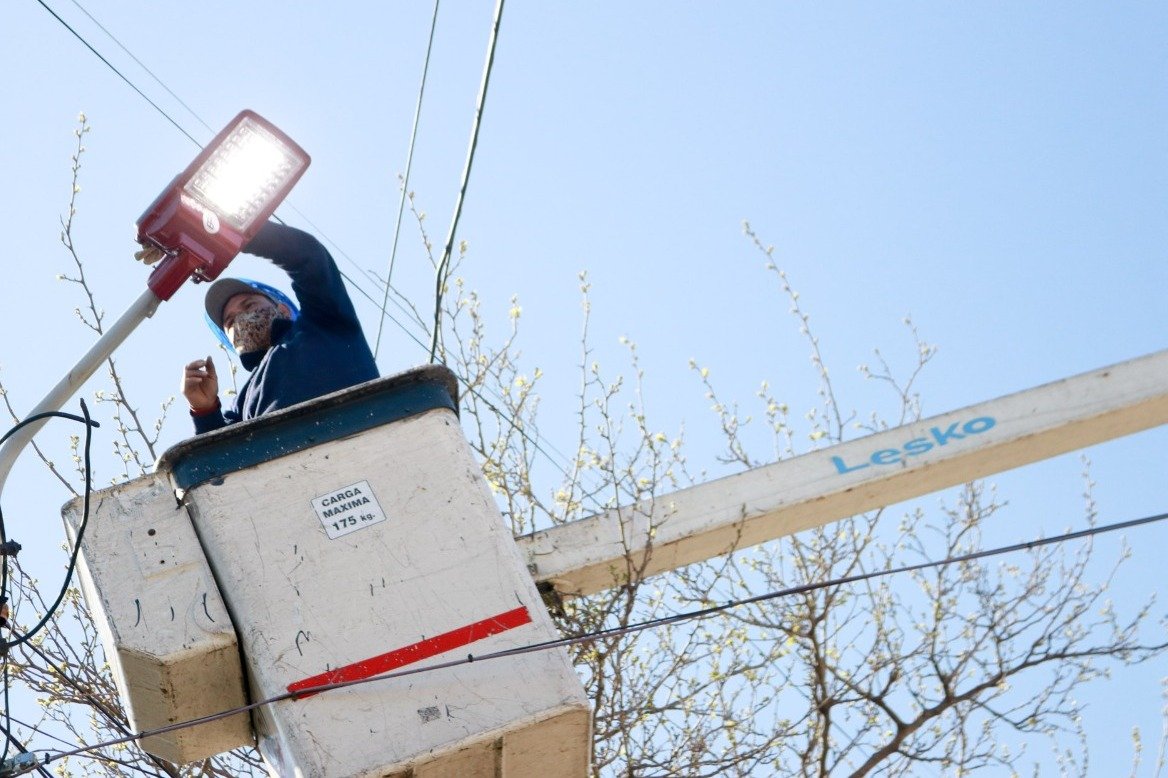 Se realiza el recambio de luminarias en casi 200 cuadras de Monte Chingolo