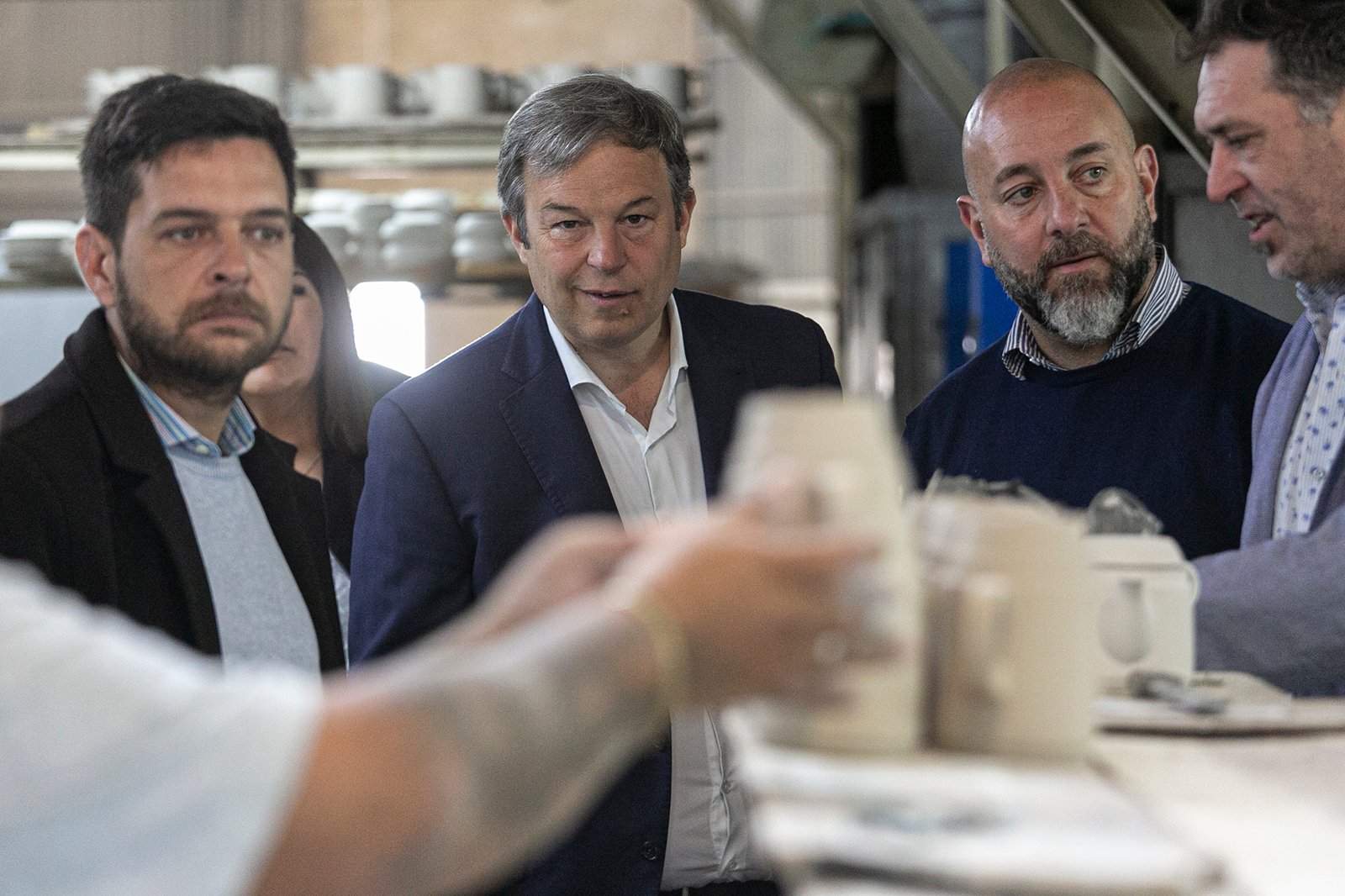 Cascallares y Fabiani recorrieron la histórica Pyme de porcelana «Tsuji»