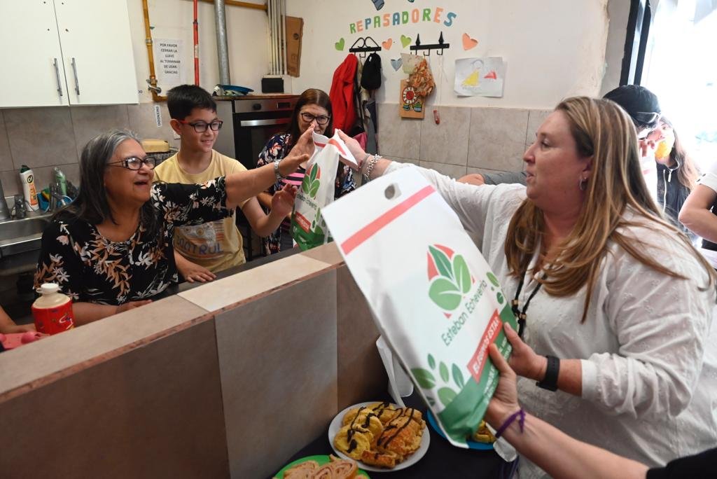 El Municipio entregó herramientas e insumos a estudiantes del taller de cocina industrial