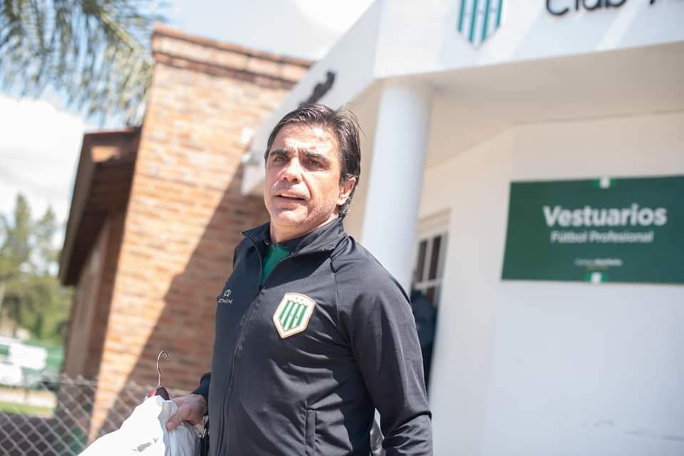 Sanguinetti volvió a la dirección técnica de Banfield y excluyó a Dátolo, Bologna y Domingo