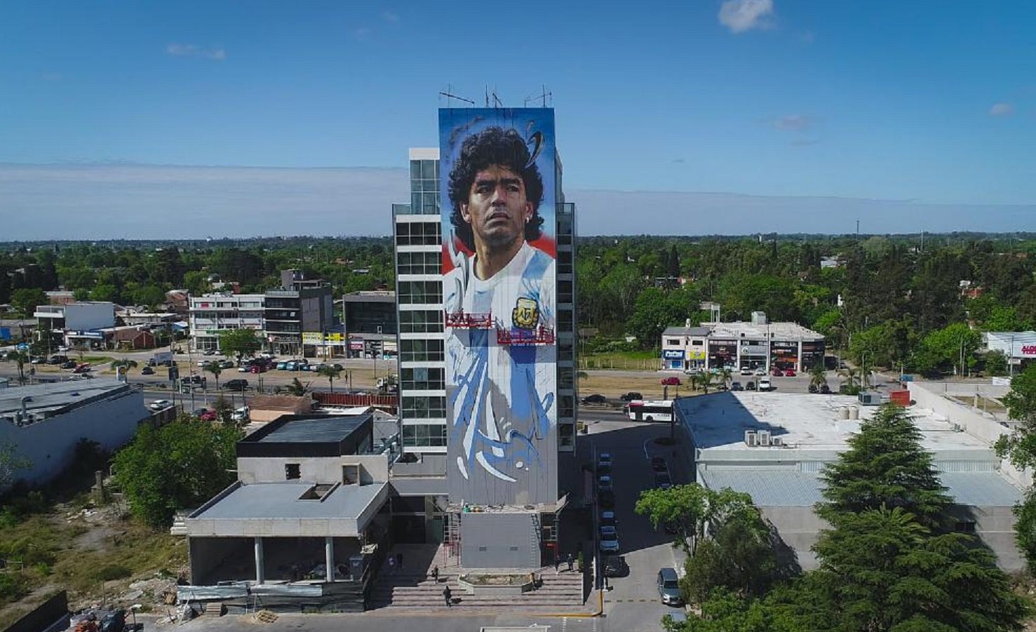 No le pidieron permiso para usar su imagen: Verónica Ojeda enojada con el mural de Maradona en Canning