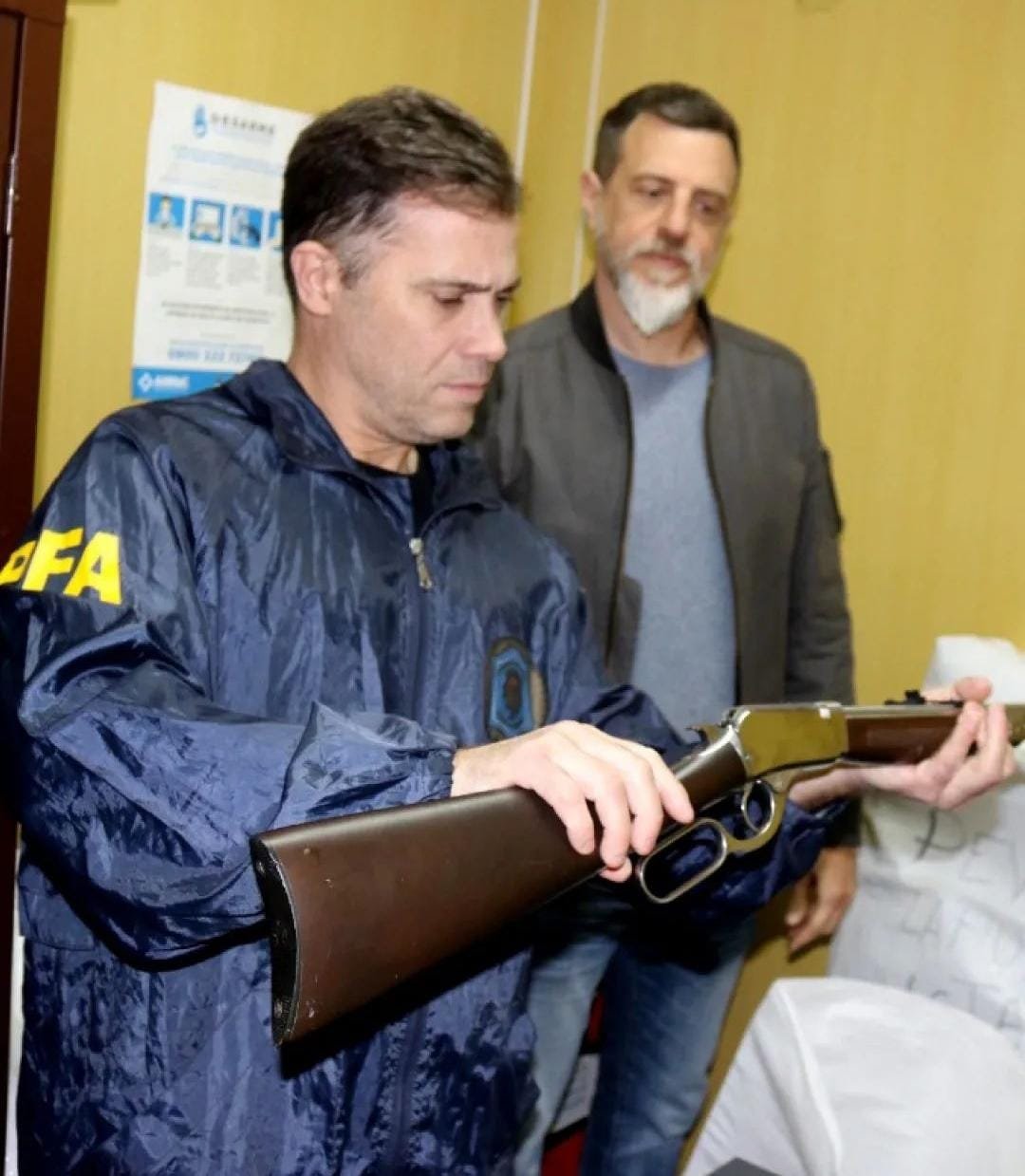 Kravetz presenció el retiro de armas y municiones del ANMaC