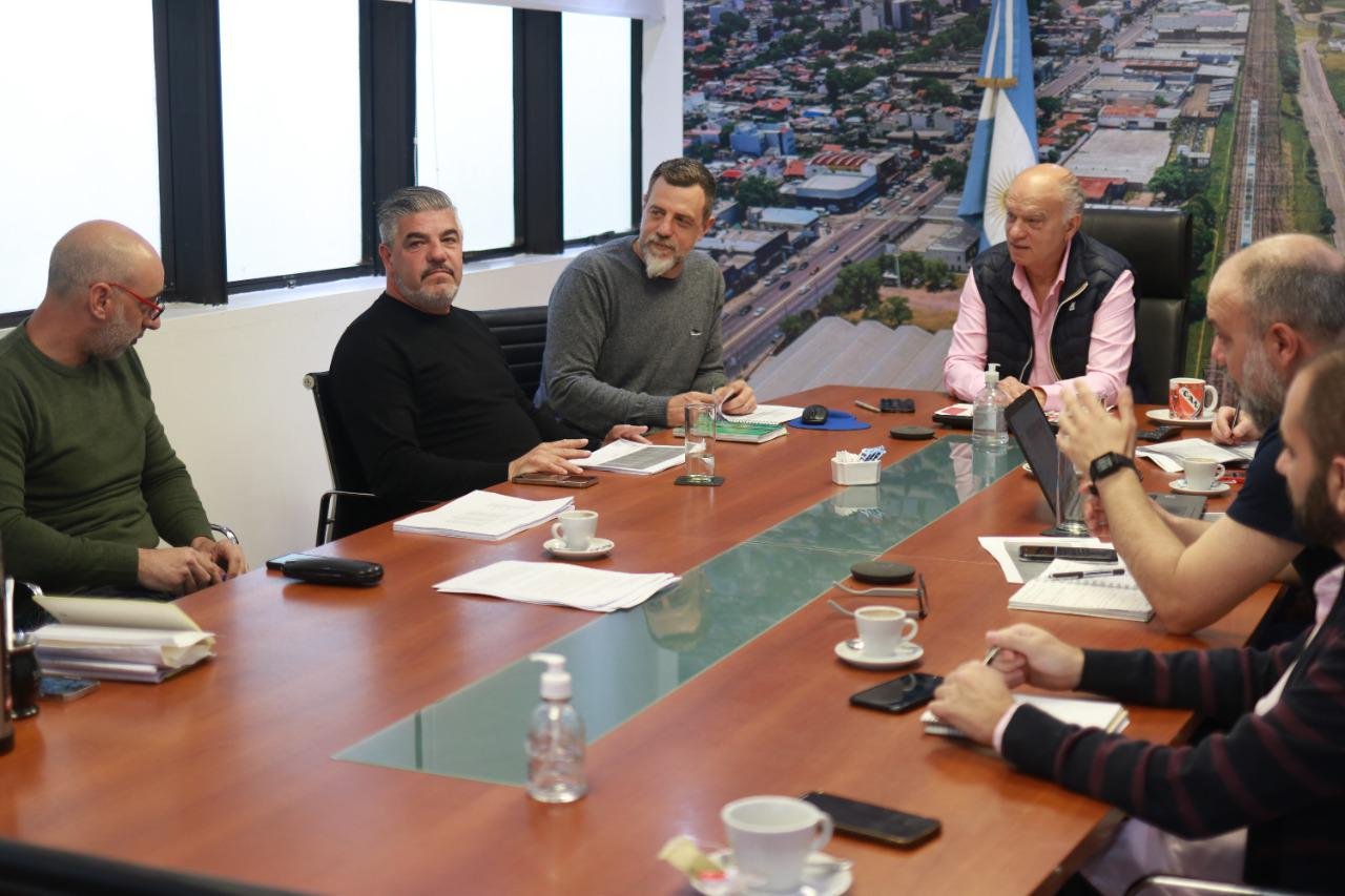Con foco en los operativos de bacheo, Grindetti encabezó reunión de seguimiento de espacio público