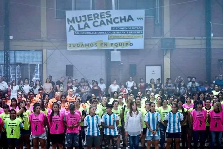 Comenzó «Mujeres a la Cancha» el primer torneo de fútbol femenino impulsado por Dulce Granados