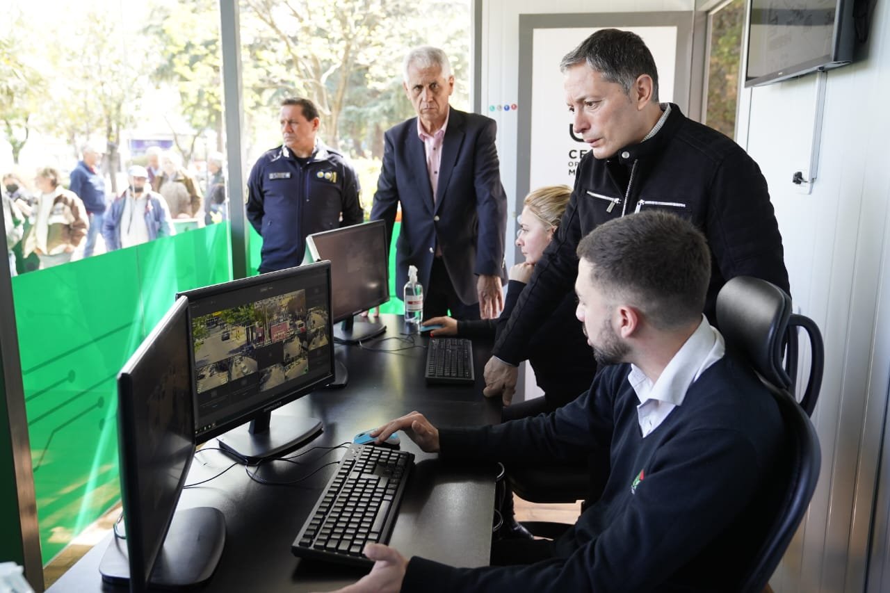 Fernando Gray inauguró una nueva sede del COM en Luis Guillón