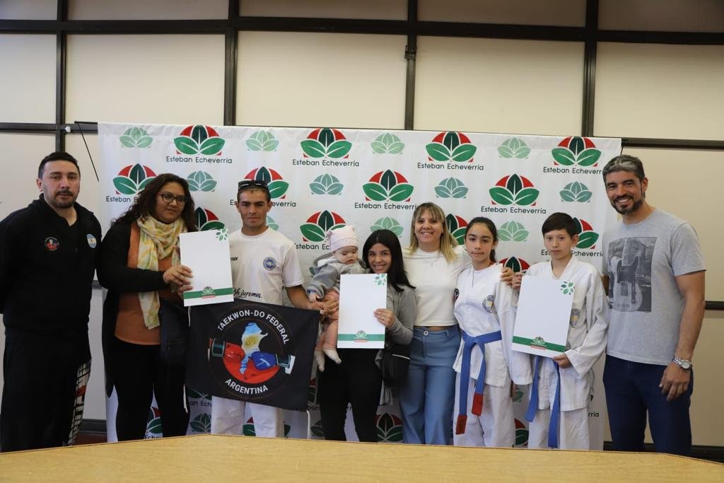 El Municipio de Echeverría entregó subsidios a instituciones y deportistas del distrito