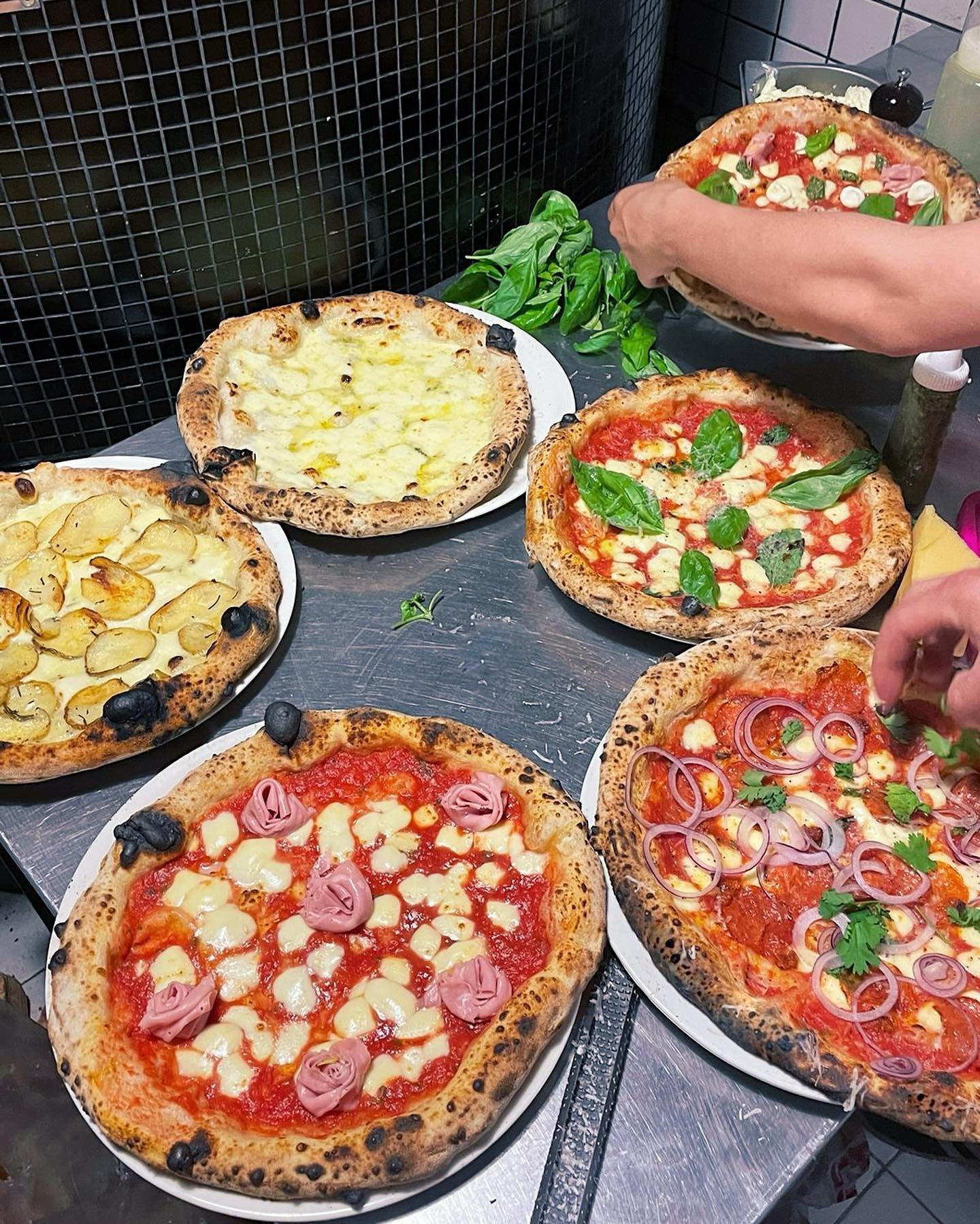 El Municipio reconoció a una pizzería browniana que figura entre las mejores del mundo