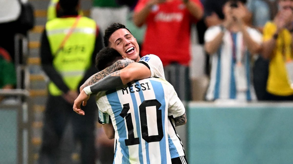 Argentina se impuso 2-0 ante México y se pone en carrera en el Mundial