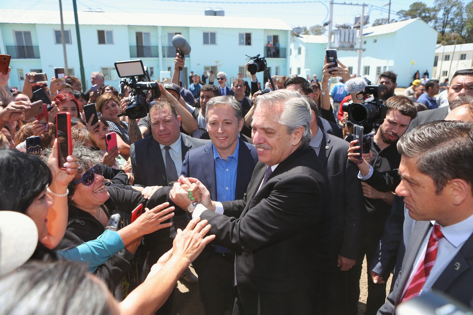 Fernando Gray y Alberto Fernández inauguraron 114 viviendas en el barrio Montecarlo de Monte Grande Sur
