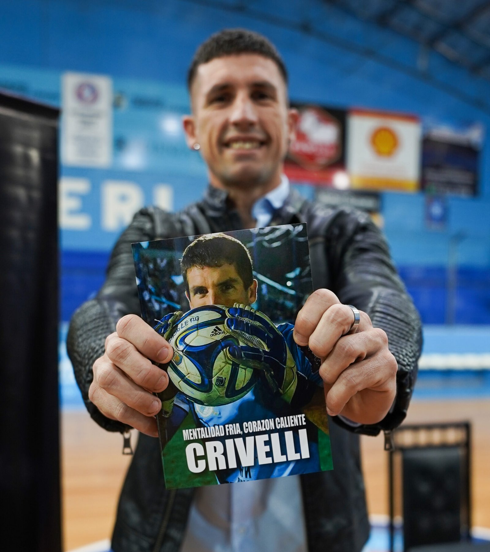 La vida del «Super» arquero de Temperley: Federico Crivelli presentó su biografía «Mentalidad Fría, Corazón Caliente»