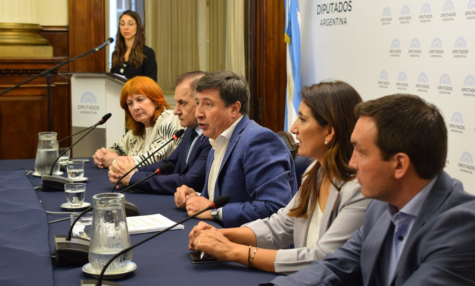 Impulsan proyecto de ley para crear escuelas de oficios en todos los municipios del país