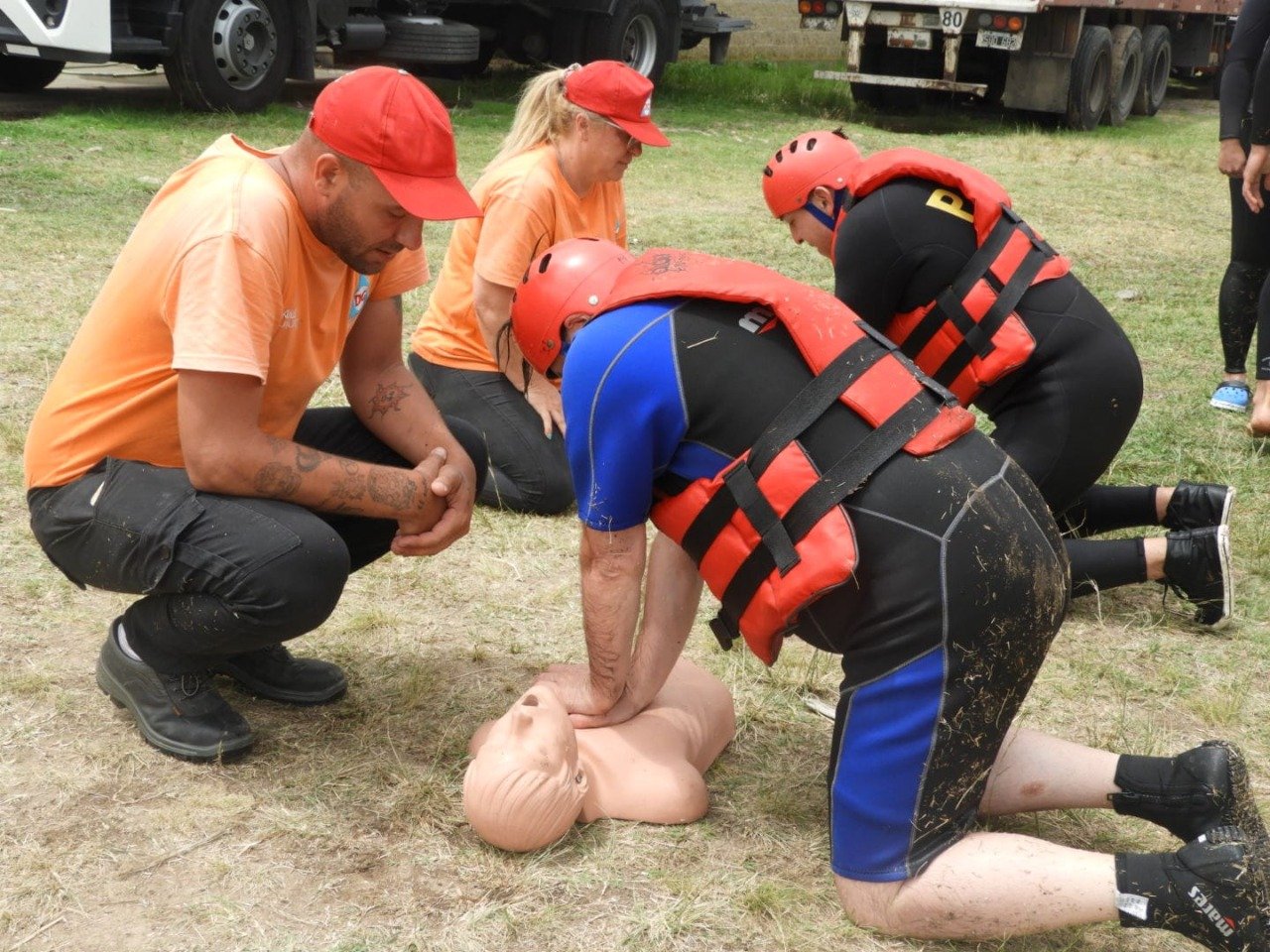 Lanús: el equipo de Defensa Civil se capacitó en rescate acuático