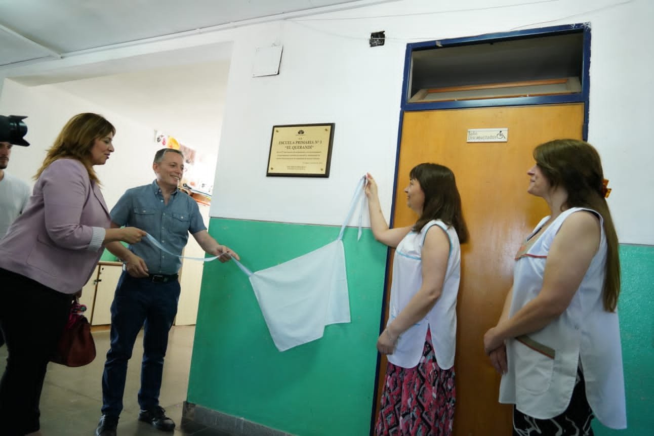 Fernando Gray en el 25° aniversario de la Escuela Primaria N° 3 de El Jagüel