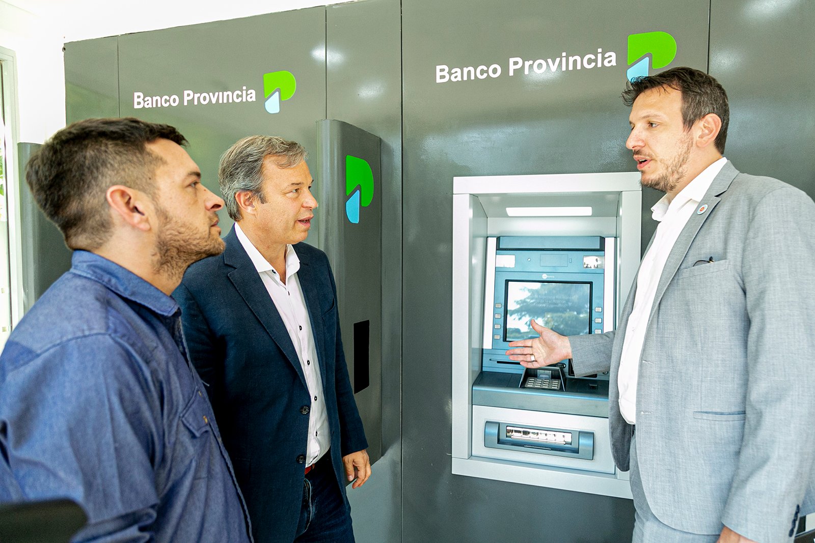 Inauguraron nuevos cajeros automáticos en Ministro Rivadavia, Solano y Don Orione