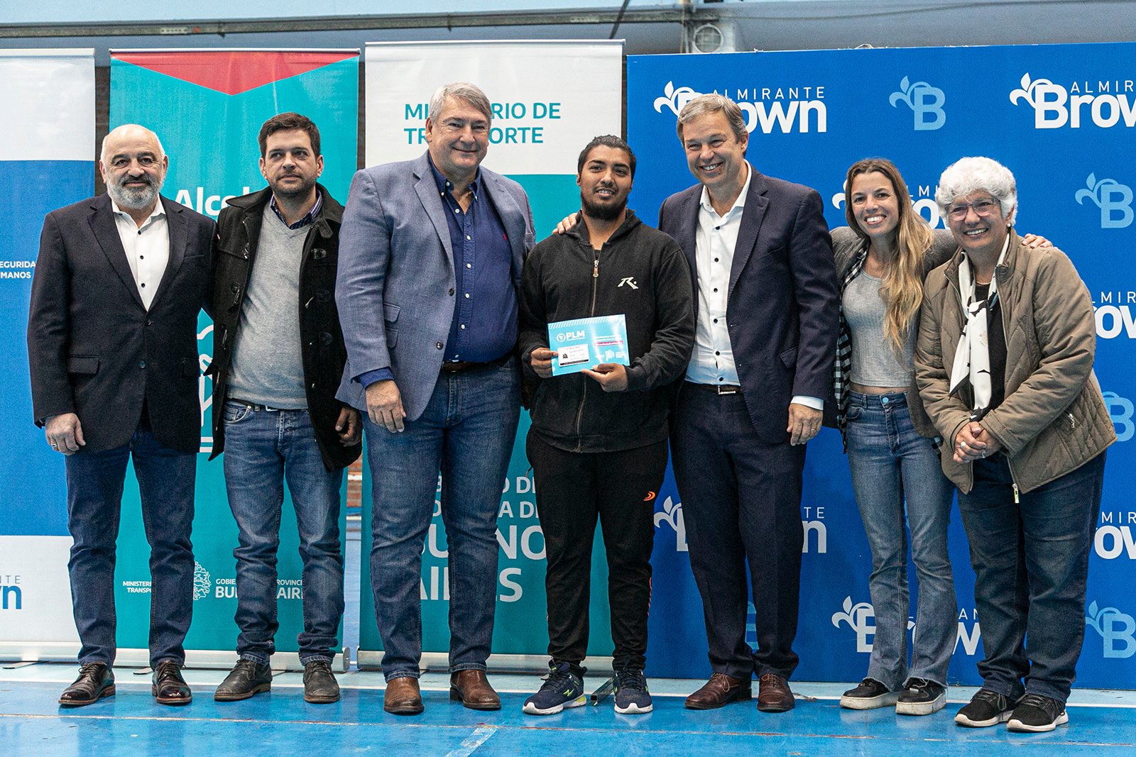 D’Onofrio, Cascallares y Fabiani entregaron pases libres para el transporte a vecinos con discapacidad