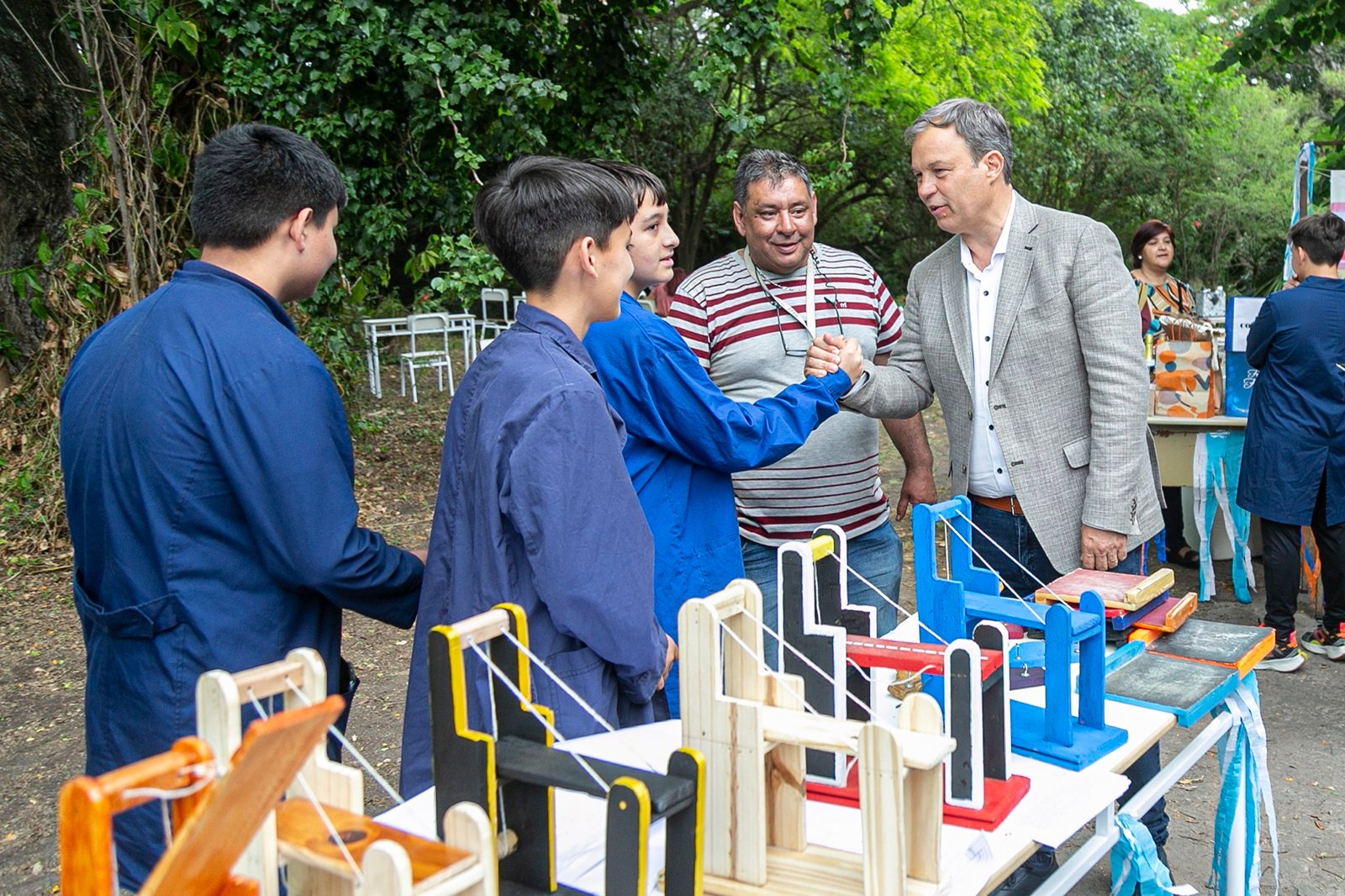 Cascallares entregó tablets y recorrió las obras de ampliación en la Escuela Técnica N°5 de Calzada