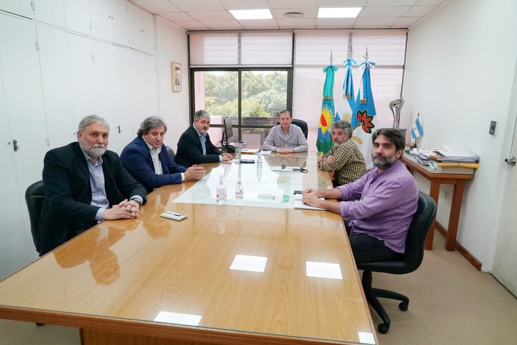 Fernando Gray se reunió con autoridades del Ente Regulador de Agua y Saneamiento