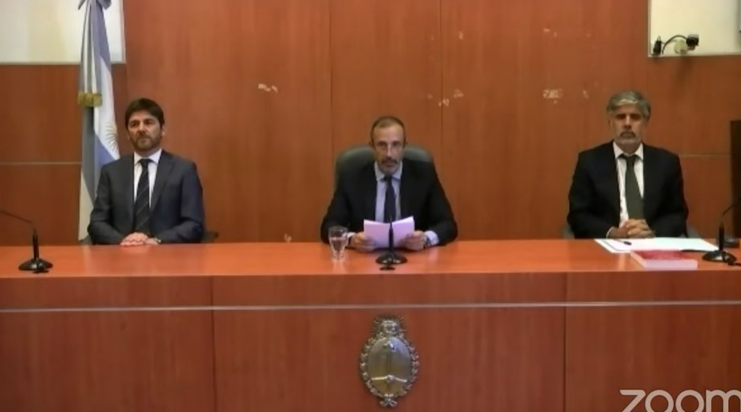 Condenan a la vicepresidenta Cristina Kirchner a seis años de prisión