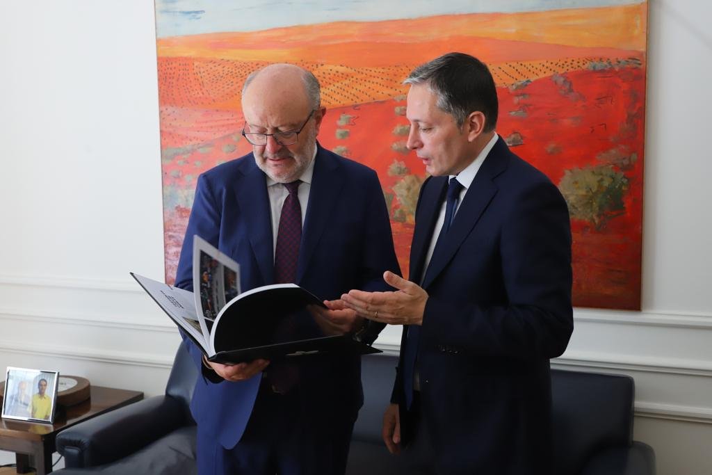 Fernando Gray se reunió con el cónsul general de España en Buenos Aires