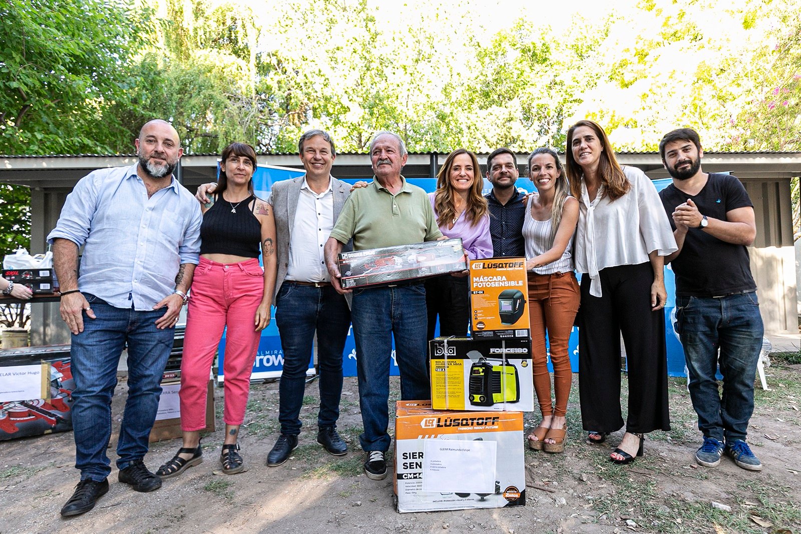 Tolosa Paz, Cascallares y Fabiani entregaron herramientas y maquinarias a emprendedores brownianos