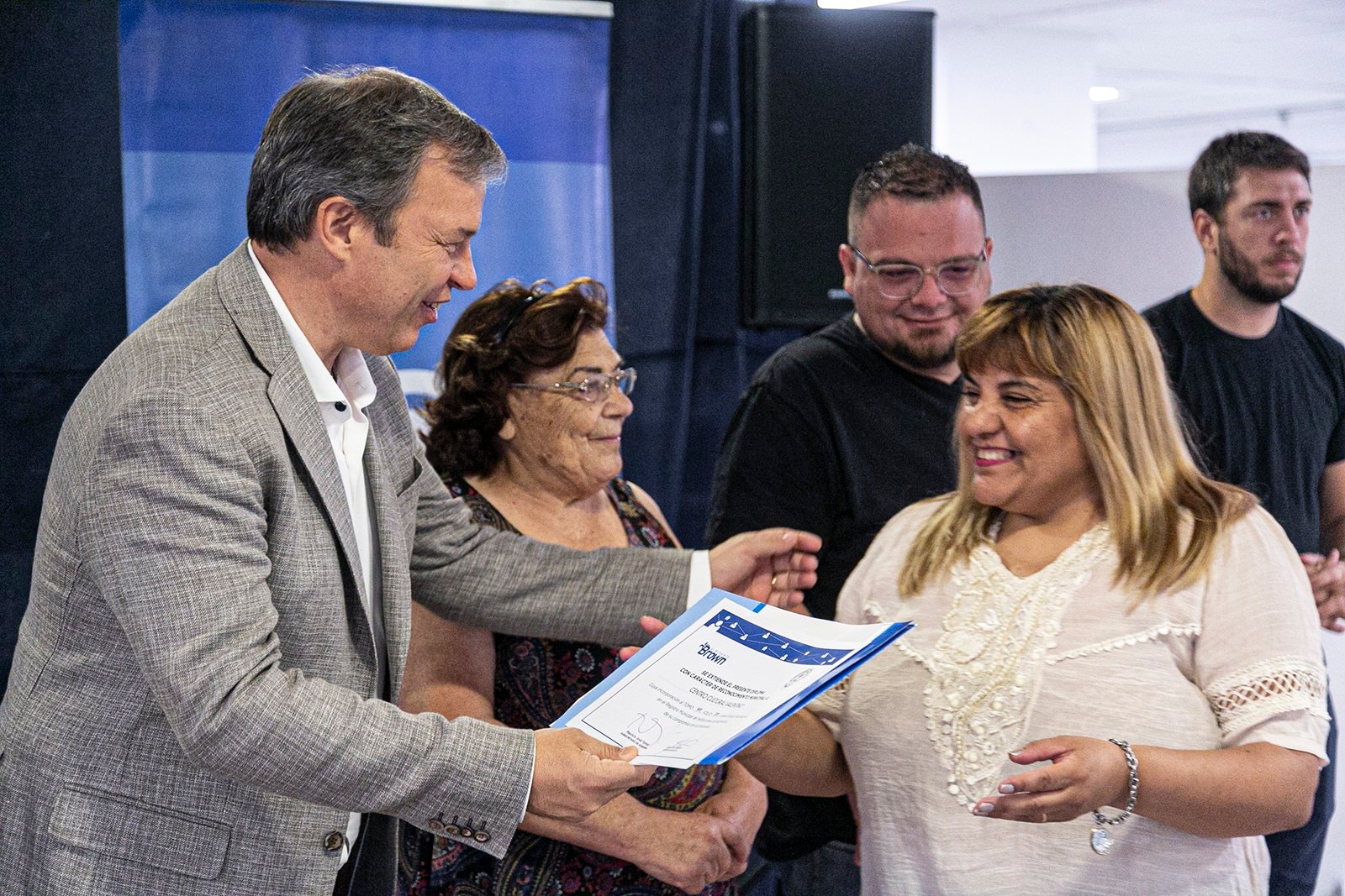 Cascallares y Fabiani entregaron reconocimientos a nuevas instituciones de bien público brownianas