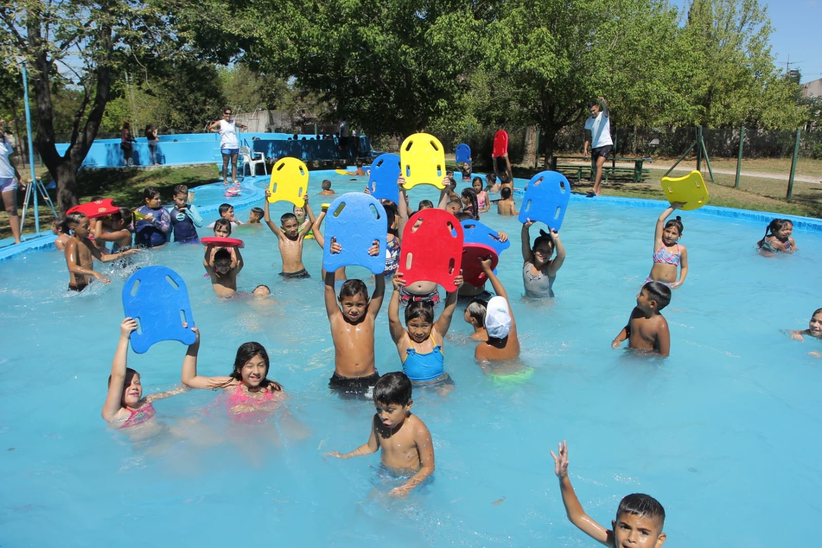 Echeverría: cientos de vecinas y vecinos continúan disfrutando de las colonias de verano