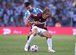 Racing le sacó el invicto a Lanús en Avellaneda pero no lo bajó de la cima