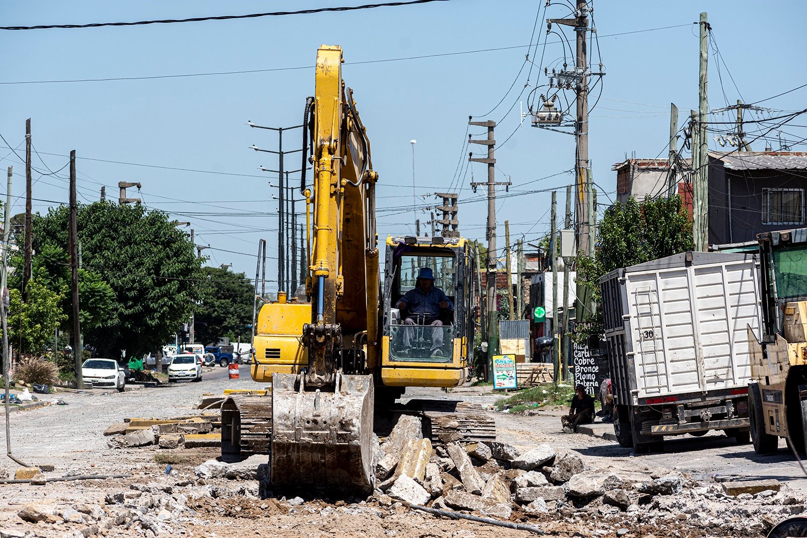 El Municipio de Brown avanza con la remodelación integral de un extenso tramo de la Avenida San Martin