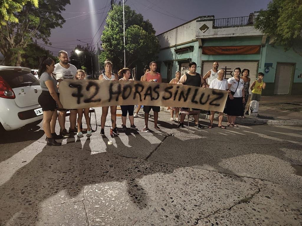 Lanús: siguen los cortes de luz y los vecinos reclaman