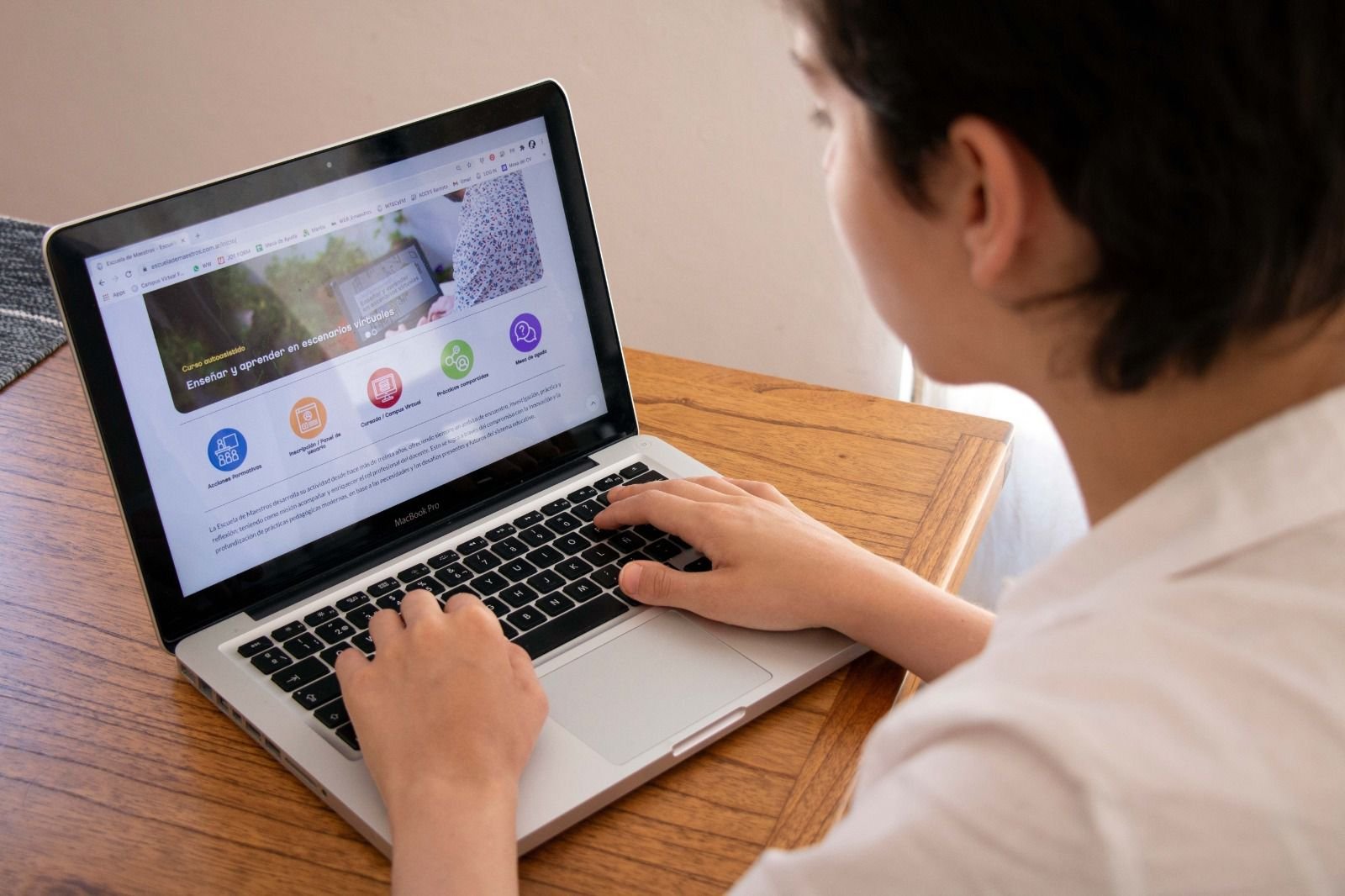 Los bonaerenses podrán inscribirse a «Terminá la secundaria», el programa elegido por Tagliafico para finalizar sus estudios