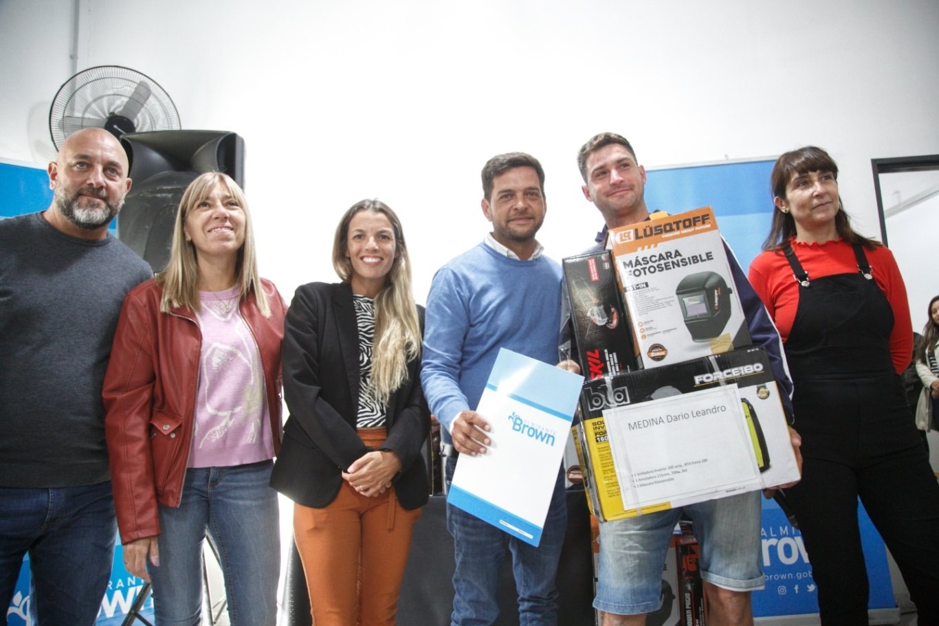 El Municipio concretó una nueva entrega de maquinarias y herramientas a emprendedores brownianos