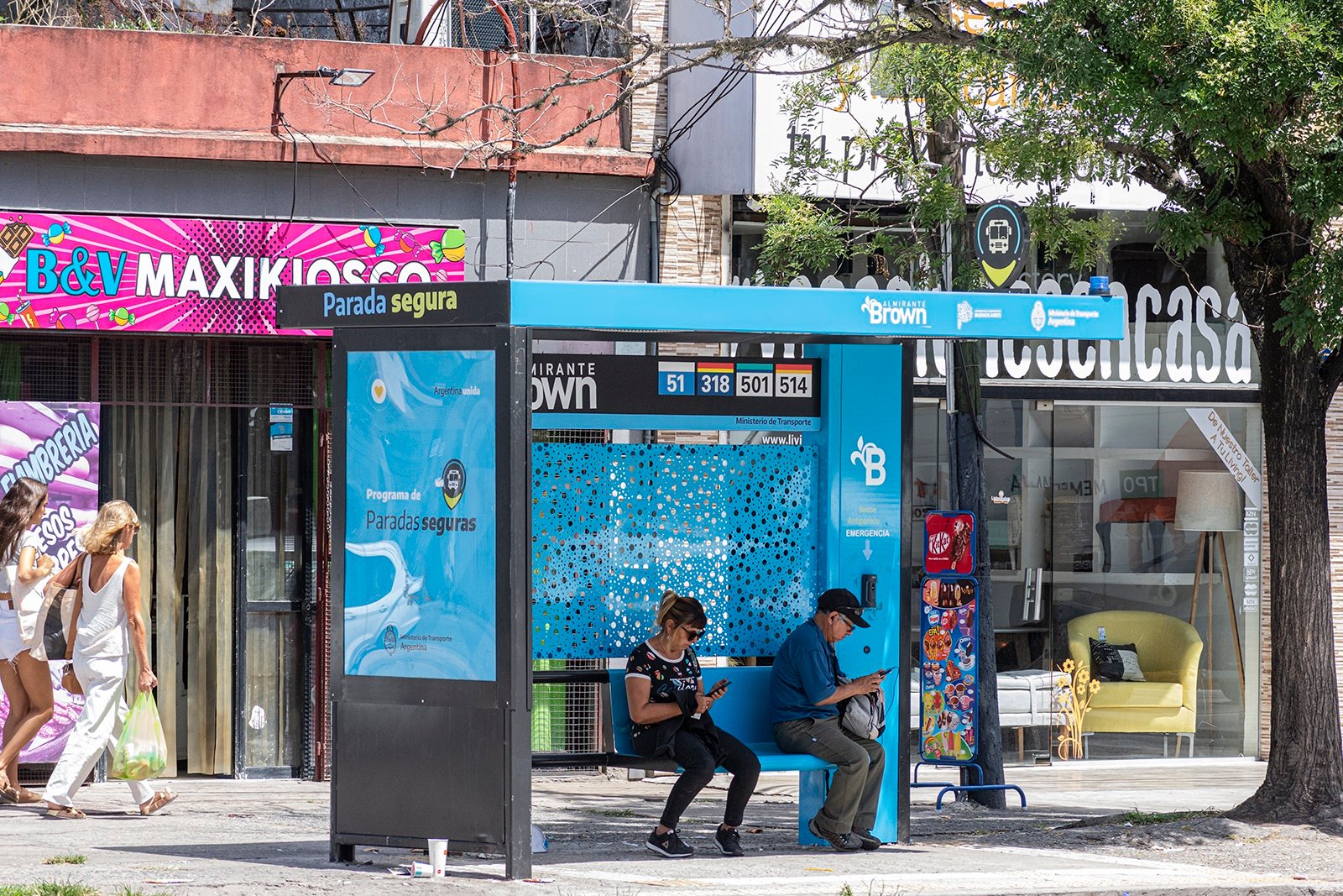 El Municipio de Brown instala 150 «Paradas Seguras» con cámaras, botón de pánico e intercomunicador