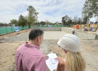Echeverría: Fernando Gray recorrió la obra del Natatorio Municipal