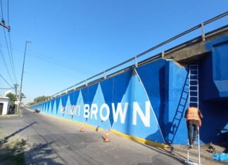 El Municipio de Brown pone en valor el puente de Claypole con trabajos de pintura, limpieza y embellecimiento