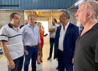 Burzaco: Scioli y Cascallares recorrieron una de las fábricas de grifería más importantes del país