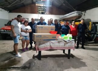 «Todo por nuestros Bomberos»: vecinos solidarios donaron al Cuartel de 9 de Abril un aire acondicionado